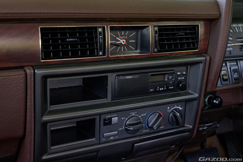 日産・セドリックバン（VY30）の時代を感じるインテリア