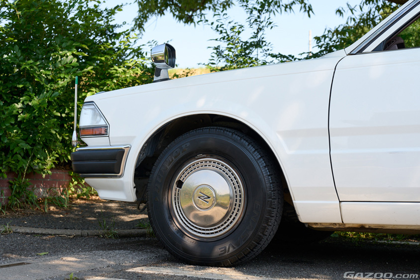 日産・セドリックバン（VY30）の左フロントホイール
