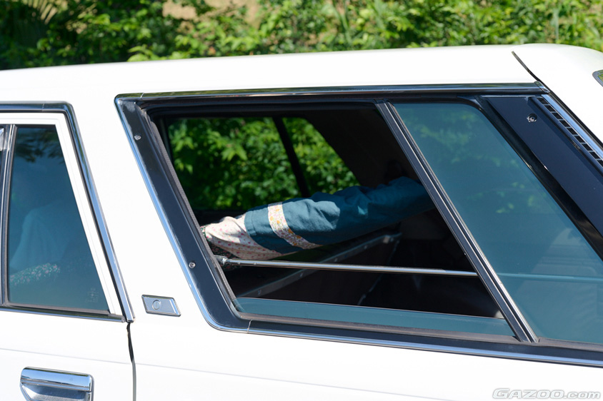 日産・セドリックバン（VY30）の左リアクォーターガラス