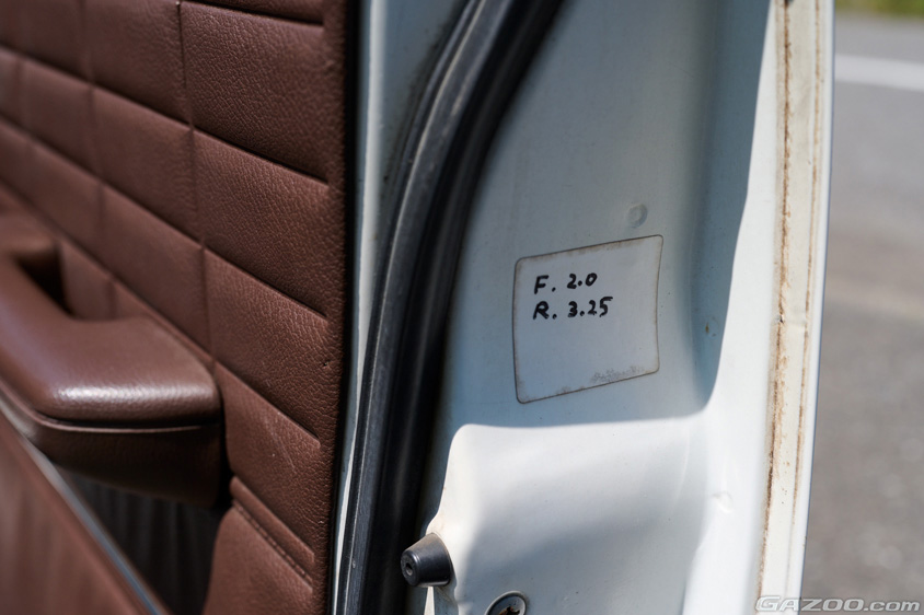 日産・セドリックバン（VY30）の手書きの空気圧