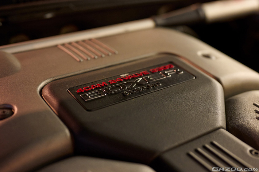スバル・アルシオーネSVX S4のEG33型エンジンのBOXERのエンブレム