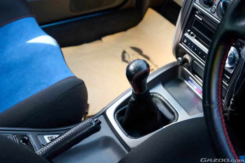 スバル インプレッサ 22B-STiバージョンのシフトノブ