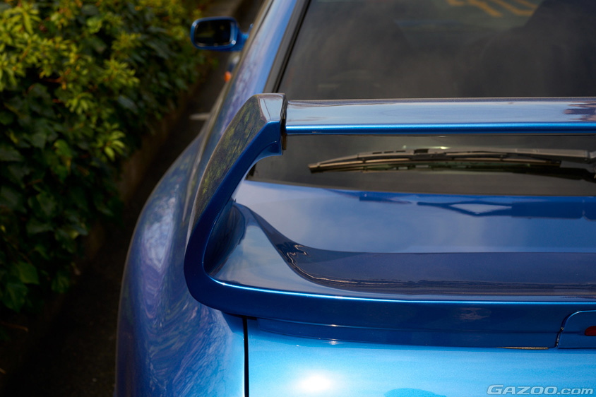 スバル インプレッサ 22B-STiバージョンのリヤウイングの造形