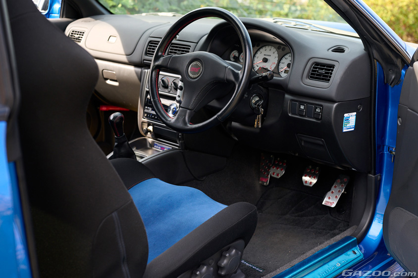 スバル インプレッサ 22B-STiバージョンの運転席