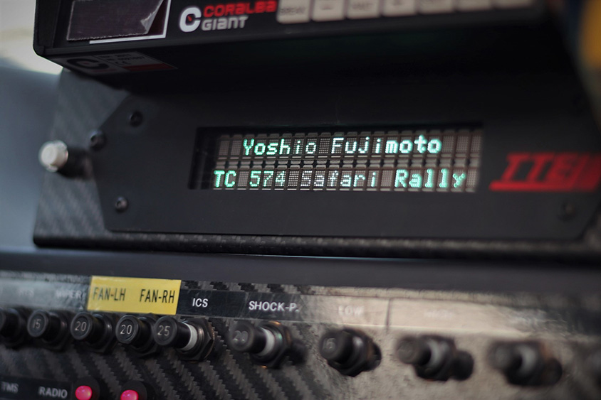 各種スイッチ、インジケーターも当時のままに再現されている