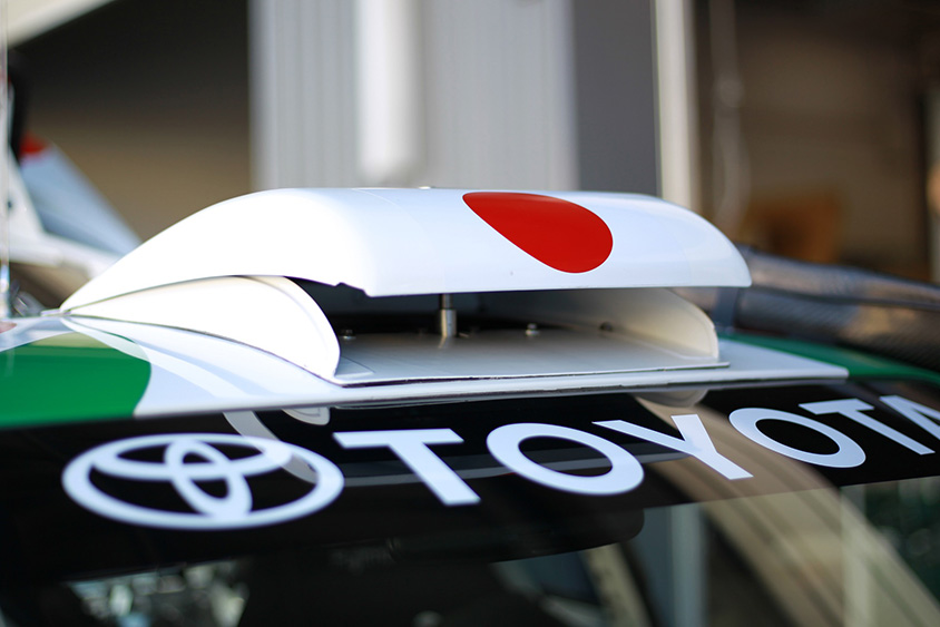 エアインテークの日の丸が世界へ挑んだトヨタのサムライ魂を思わせる