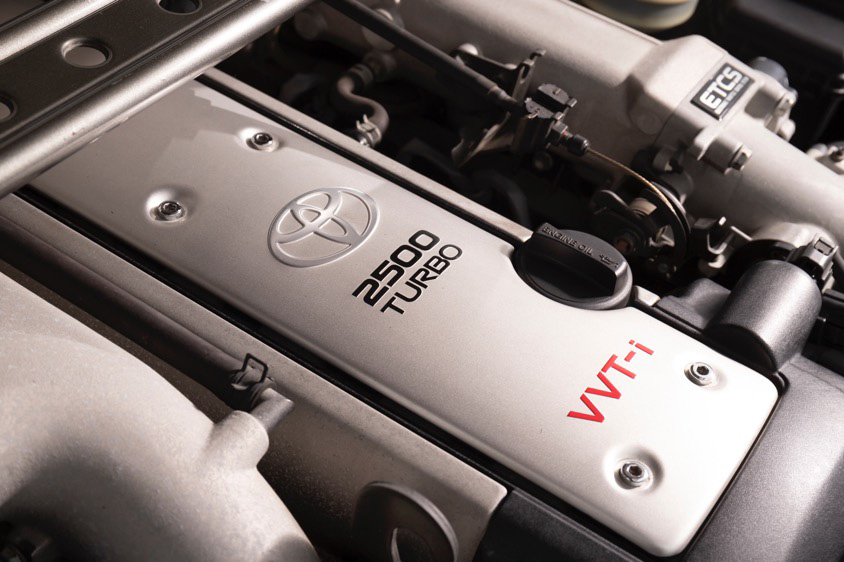 トヨタ・マークII（JZX100）のエンジンルーム