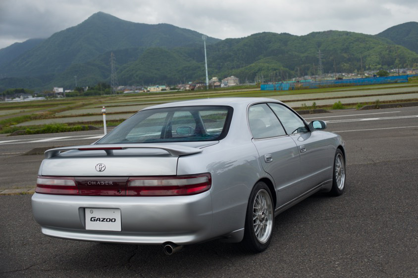 トヨタのチェイサー・ツアラーS（JZX90型）と弥彦山