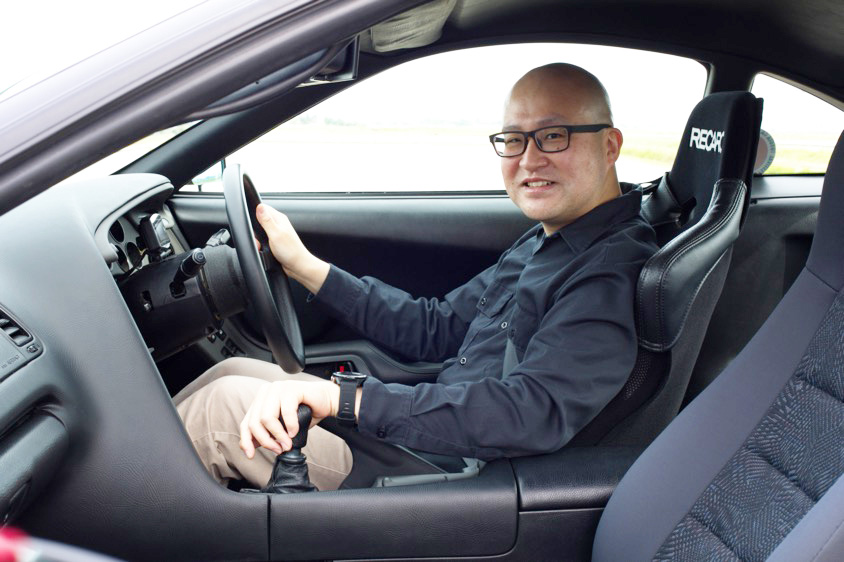 トヨタ・スープラ(A80)の運転席に座る樋口さん