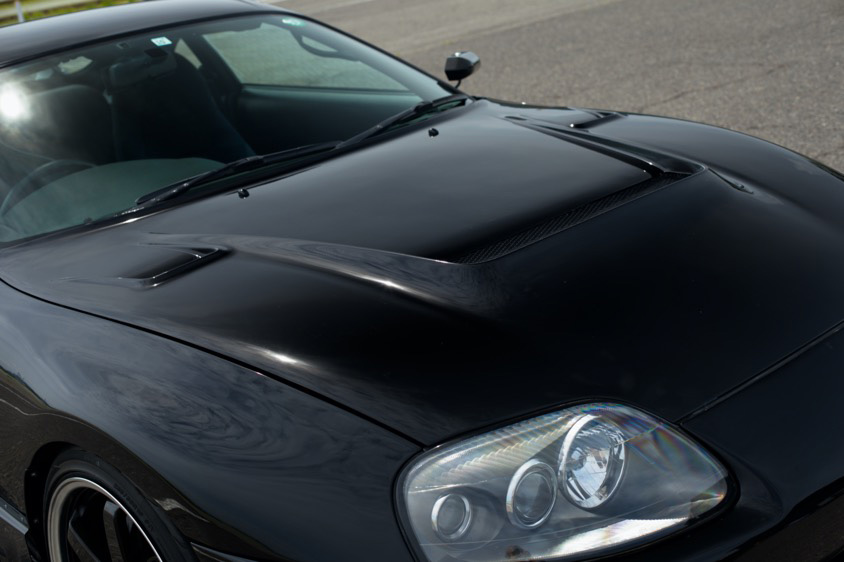 ブラックカラーのトヨタ・スープラ（A80）