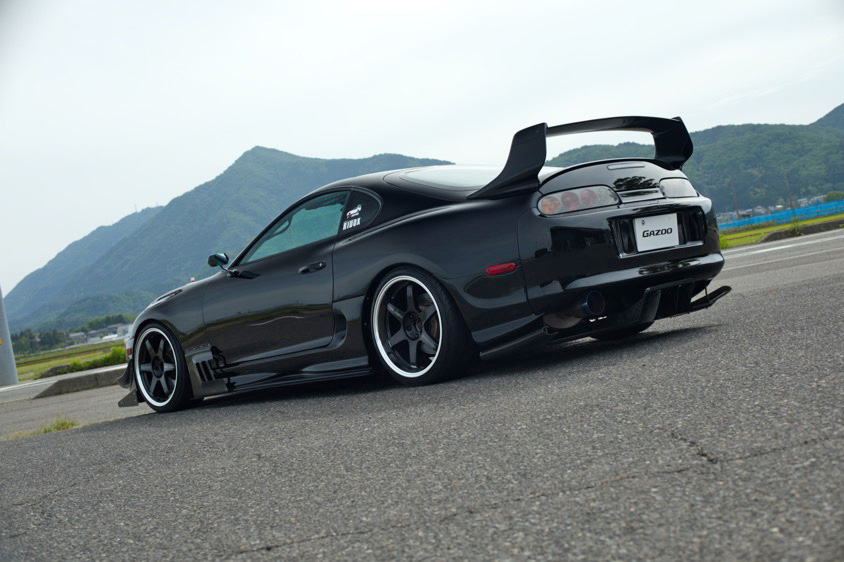 トヨタ・スープラ（A80）の左リア