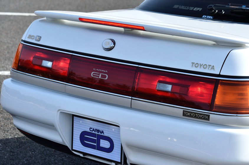 トヨタ・カリーナEDの化粧プレート
