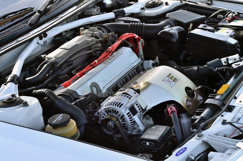 トヨタ・カリーナEDのエンジンルーム