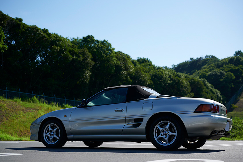 トヨタテクノクラフト・MRスパイダーの左リアビュー