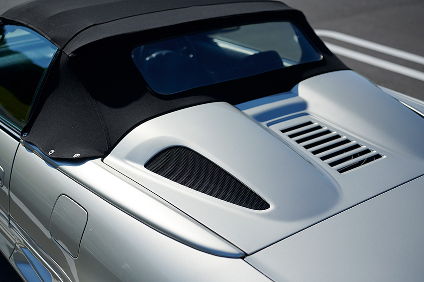 トヨタテクノクラフト・MRスパイダーのエンジンフード