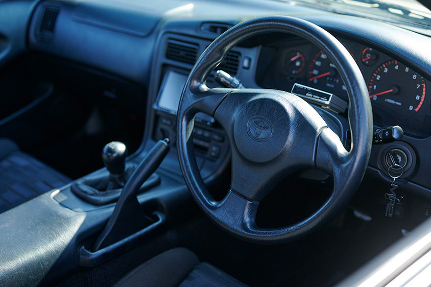 トヨタテクノクラフト・MRスパイダーの運転席