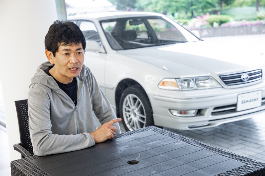 父親から引き継いだマークII(JZX105)。雪道も楽しく走れる4WD車を自分