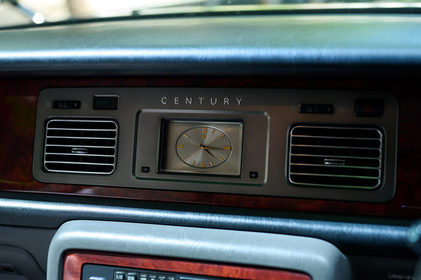 トヨタ・センチュリーのアナログ時計