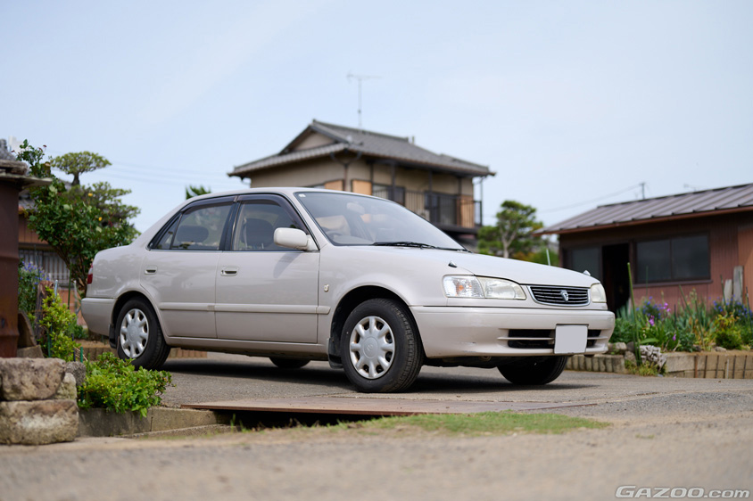 トヨタ・カローラSEサルーン