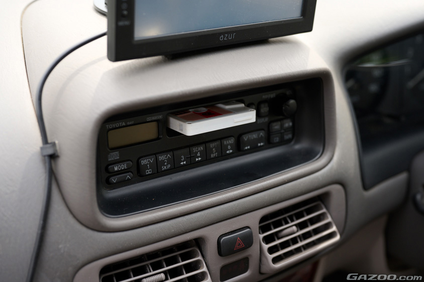 トヨタ・カローラSEサルーンのカセットデッキ