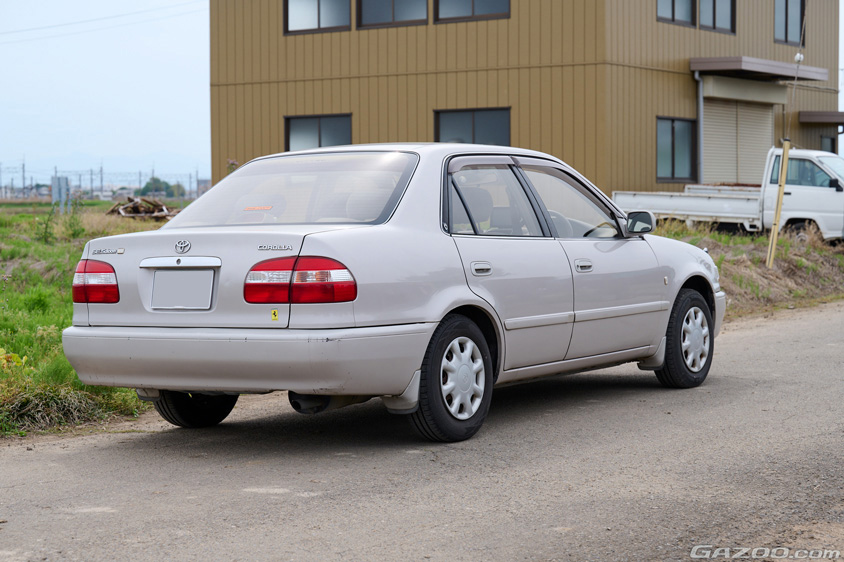 トヨタ・カローラSEサルーンのリア