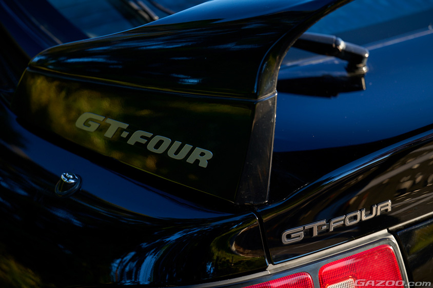 トヨタ・セリカ GT-FOUR（ST205）のGT-GOURのエンブレム