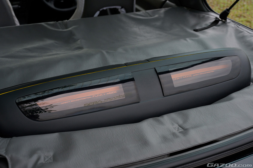 トヨタ・アムラックスセラのリヤのトノカバー