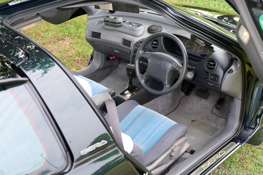 トヨタ・アムラックスセラの前席