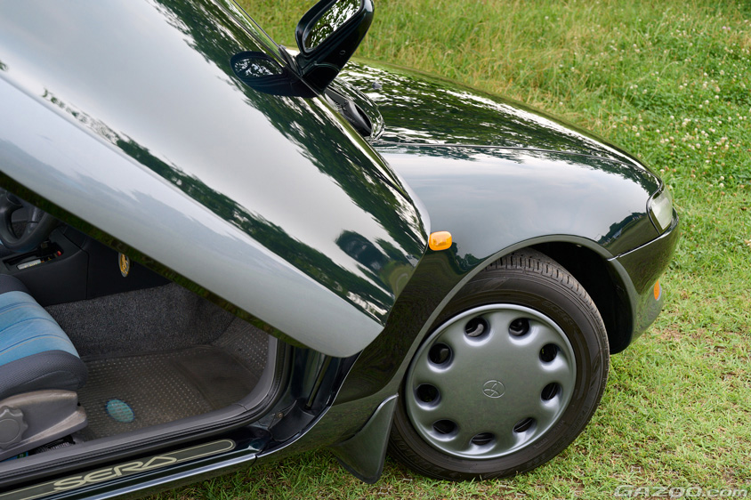 トヨタ・アムラックスセラの右フロントタイヤ