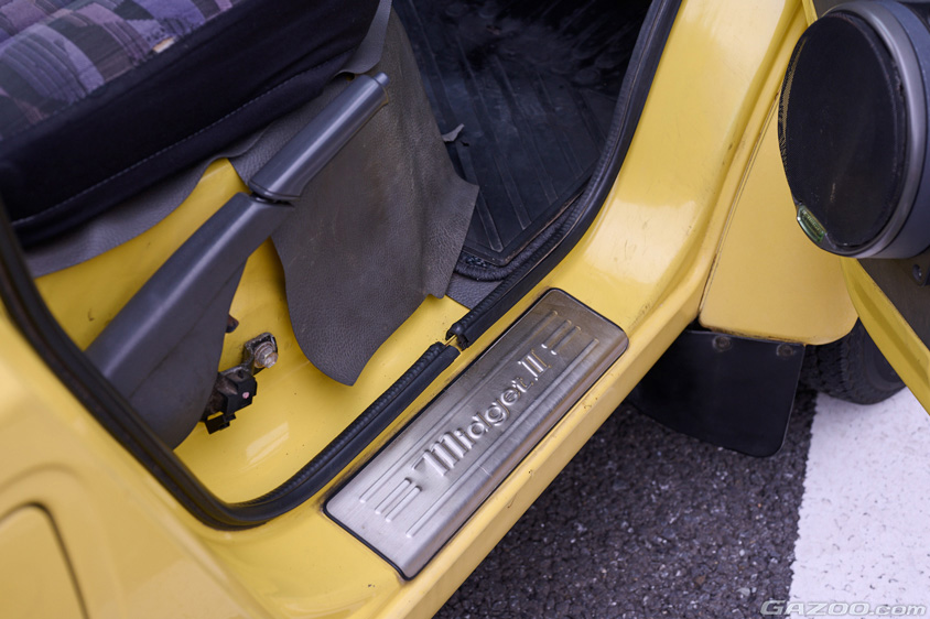 ダイハツ・ミゼットⅡのスカッフプレート