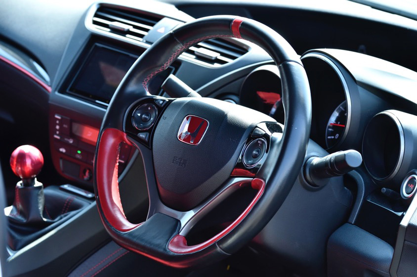 ホンダのシビックタイプR(FK2型)のハンドル