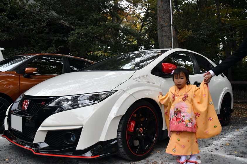 ホンダのシビックタイプR（FK2型）とやっはーさんの娘さん