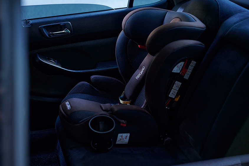 ホンダ・アコード ユーロRの後席のチャイルドシート