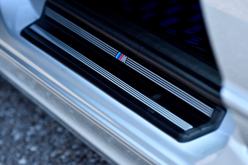 BMW 318i M-SPORT(E46型)のスカッフプレート