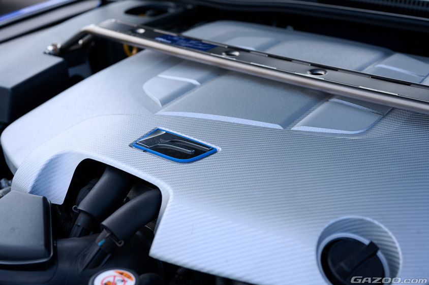 レクサス・IS Fの2UR-GSE型エンジン