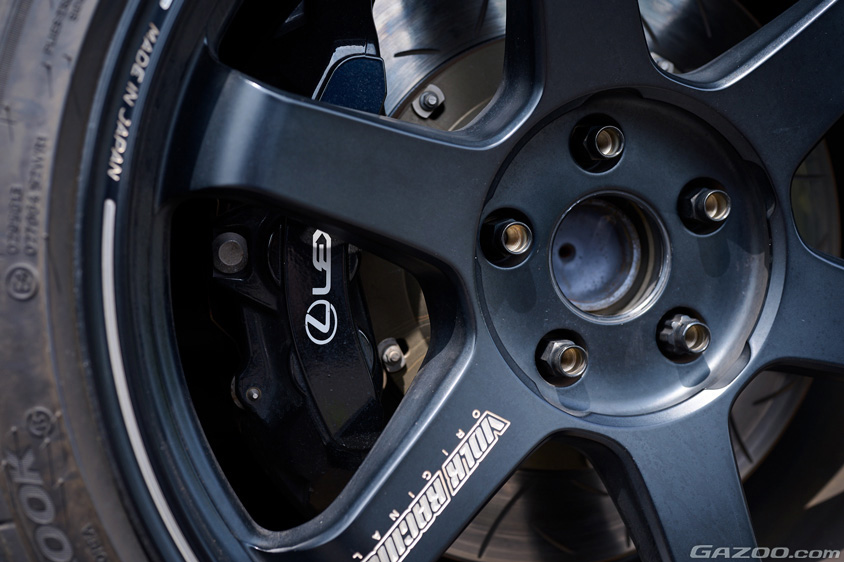 レクサス・IS Fが履くRAYSのVOLK RACING TE37ULTRAホイール