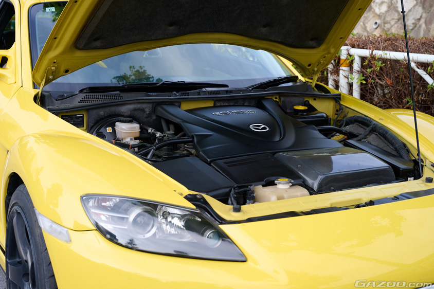マツダ・RX-8のエンジンルーム