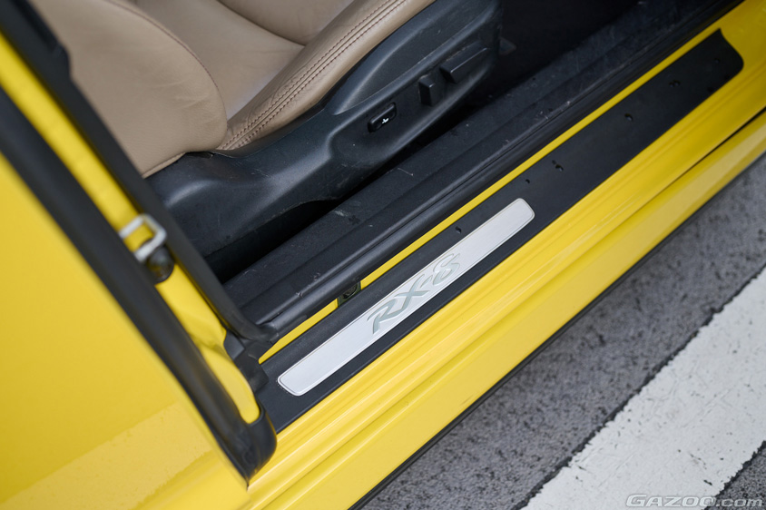 マツダ・RX-8のスカッフプレート