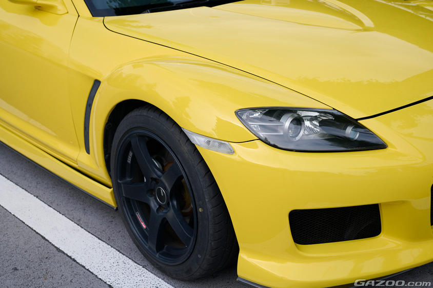 マツダ・RX-8の右フロントフェンダーとタイヤ