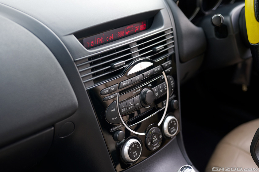 マツダ・RX-8のセンターコンソール