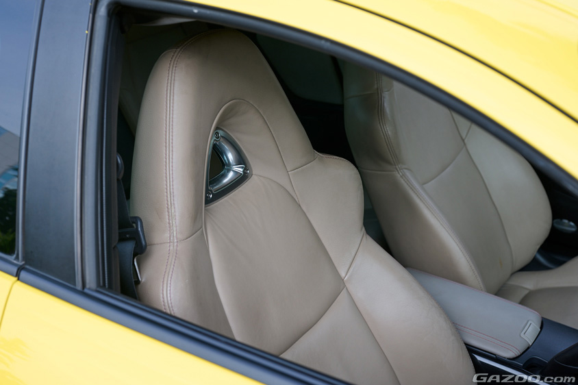 マツダ・RX-8の運転席