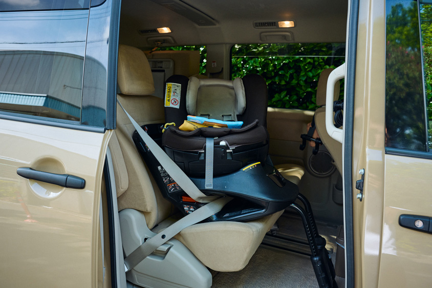 三菱・デリカD:5の後席のベビーシート