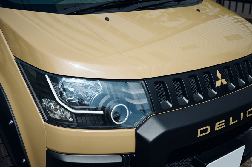 三菱・デリカD:5のヘッドライト