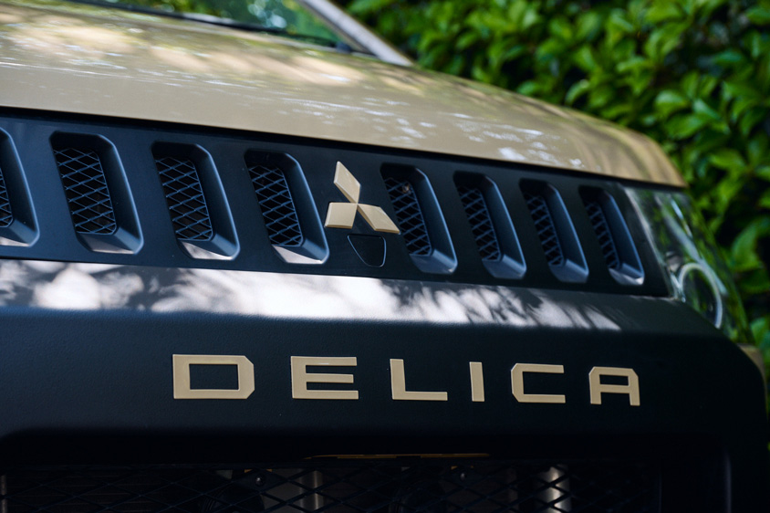 三菱・デリカD:5のパンパ―のロゴ