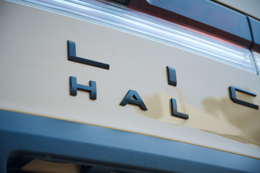 三菱・デリカD:5につけた『HAL』のロゴ