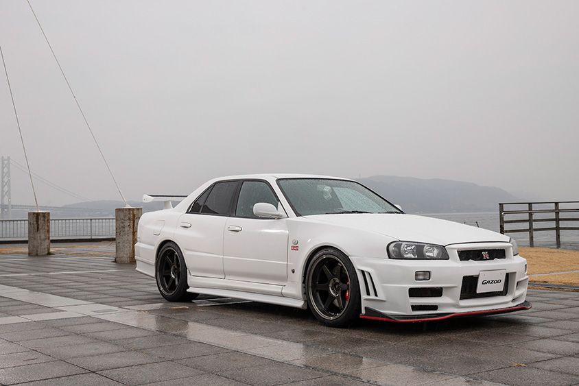 『4ドア仕様のR34GT-R』日産・スカイライン（ENR34)