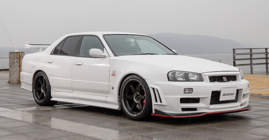 本物』が実在しないからこそやりがいがある!? R34 GT-Rの4ドア仕様を