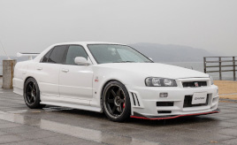 『本物』が実在しないからこそやりがいがある!? R34 GT-Rの4ドア仕様を創る
