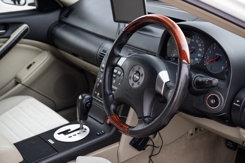 日産・ステージアの運転席