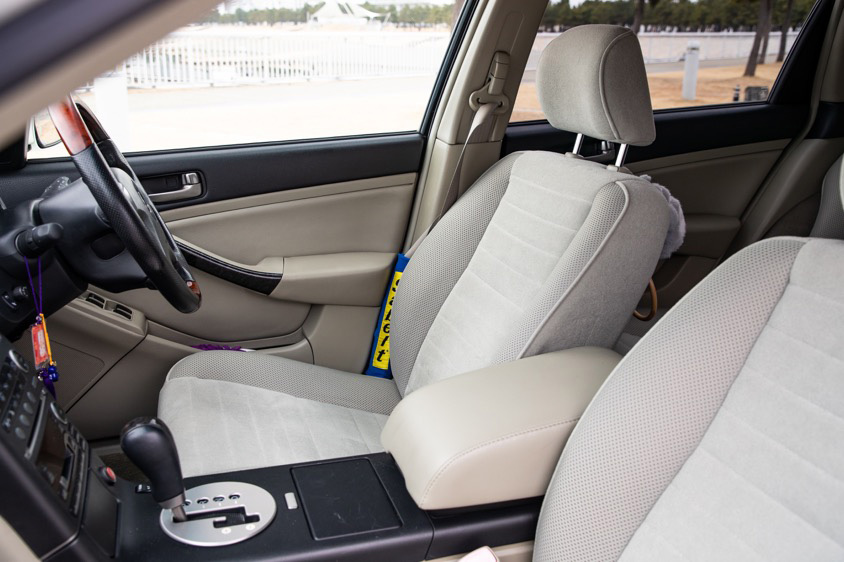 日産・ステージアの運転席